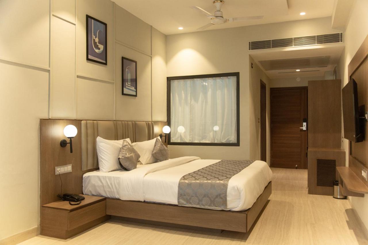 Hotel Westend Udaipur Exterior photo