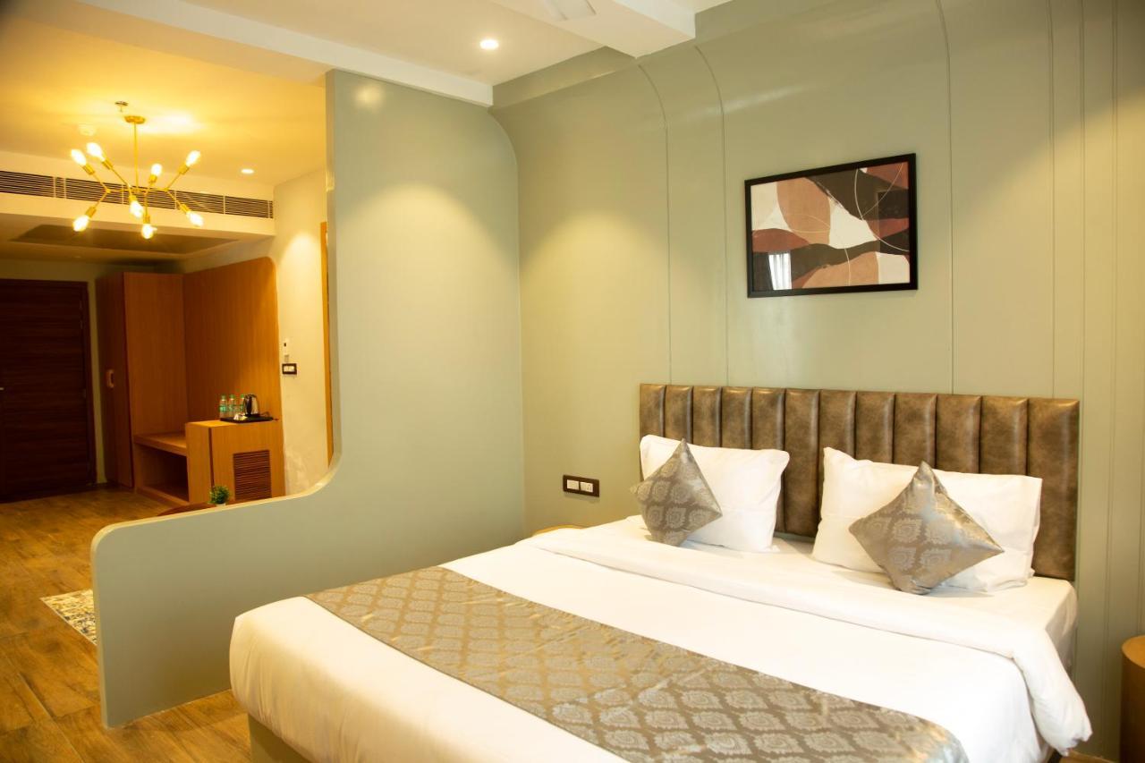 Hotel Westend Udaipur Exterior photo