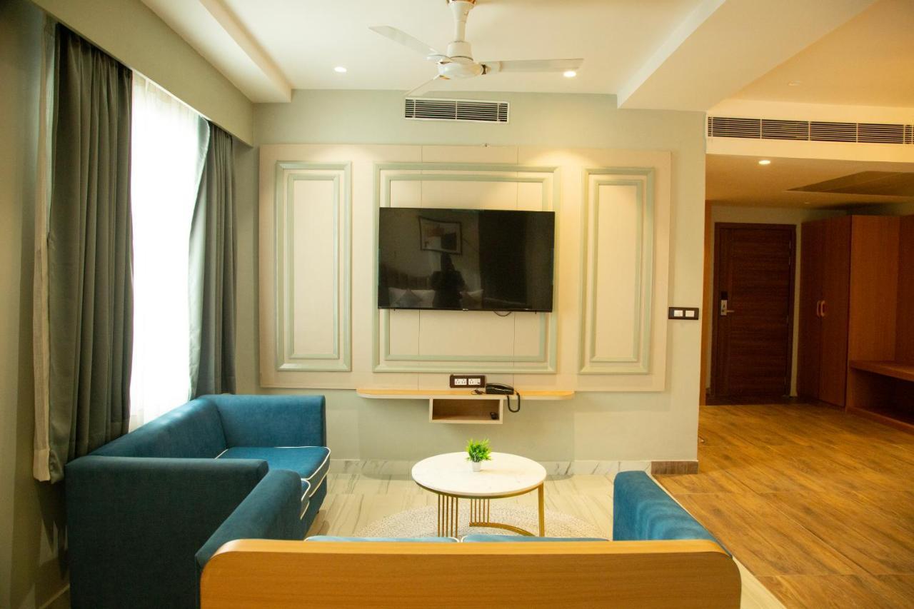 Hotel Westend Udaipur Exterior photo