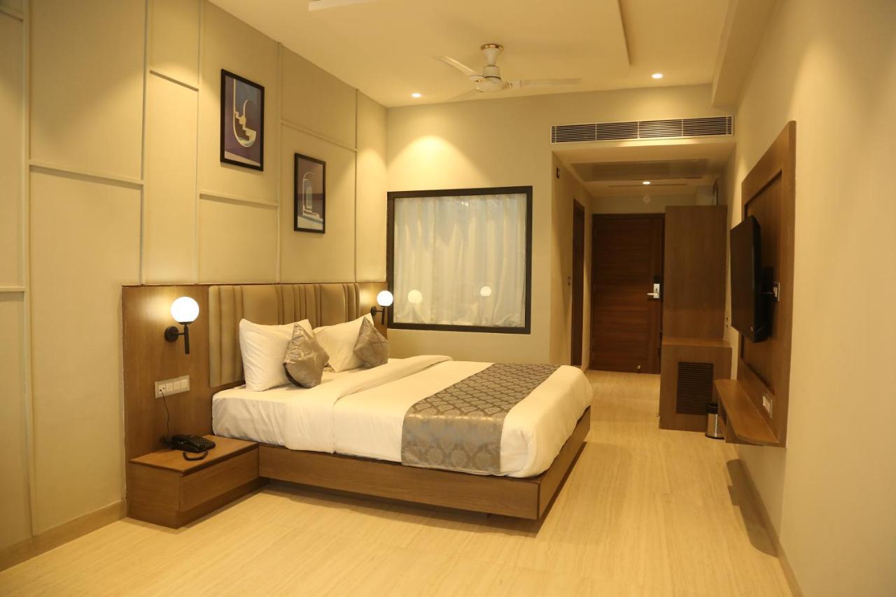 Hotel Westend Udaipur Exterior photo
