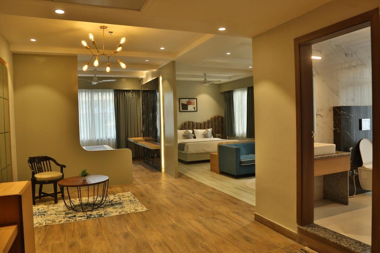 Hotel Westend Udaipur Exterior photo