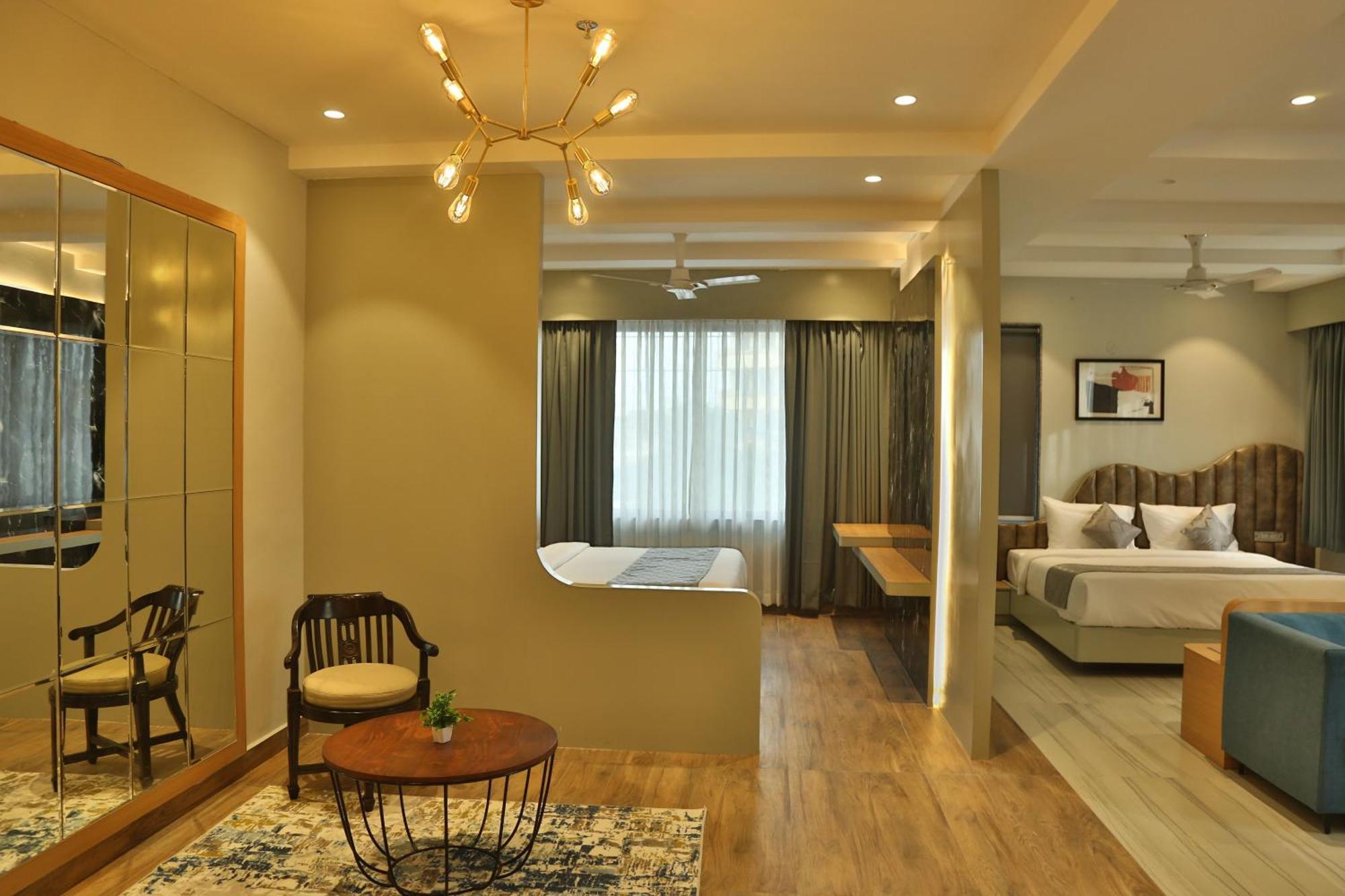 Hotel Westend Udaipur Exterior photo